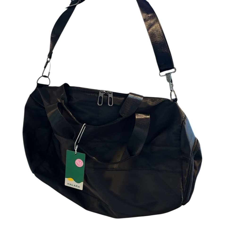 🖤 Halara Black Duffel Gym Bag – One Size – NWT